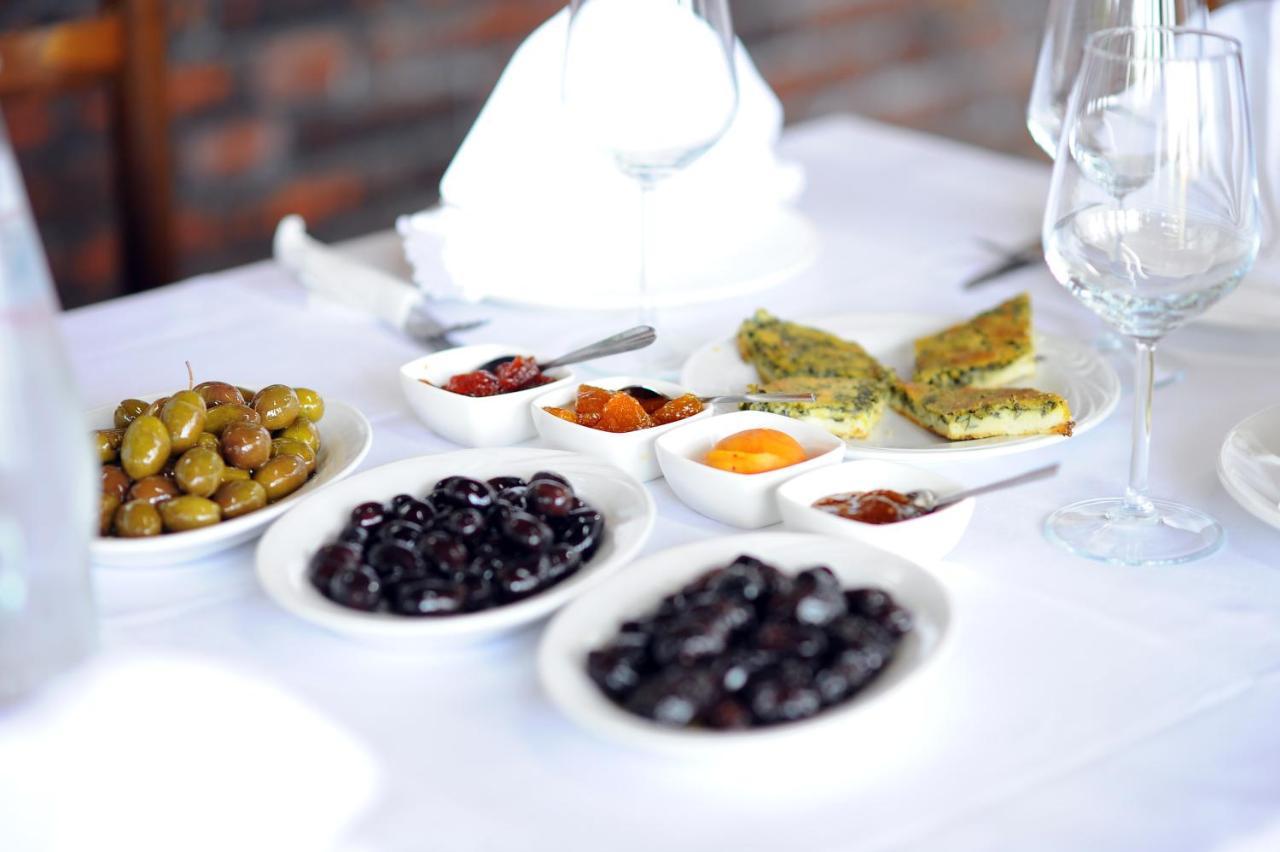 "Frogs House" Hotel & Restorant Slow Food Lushnje Exterior photo