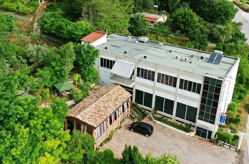 "Frogs House" Hotel & Restorant Slow Food Lushnje Exterior photo